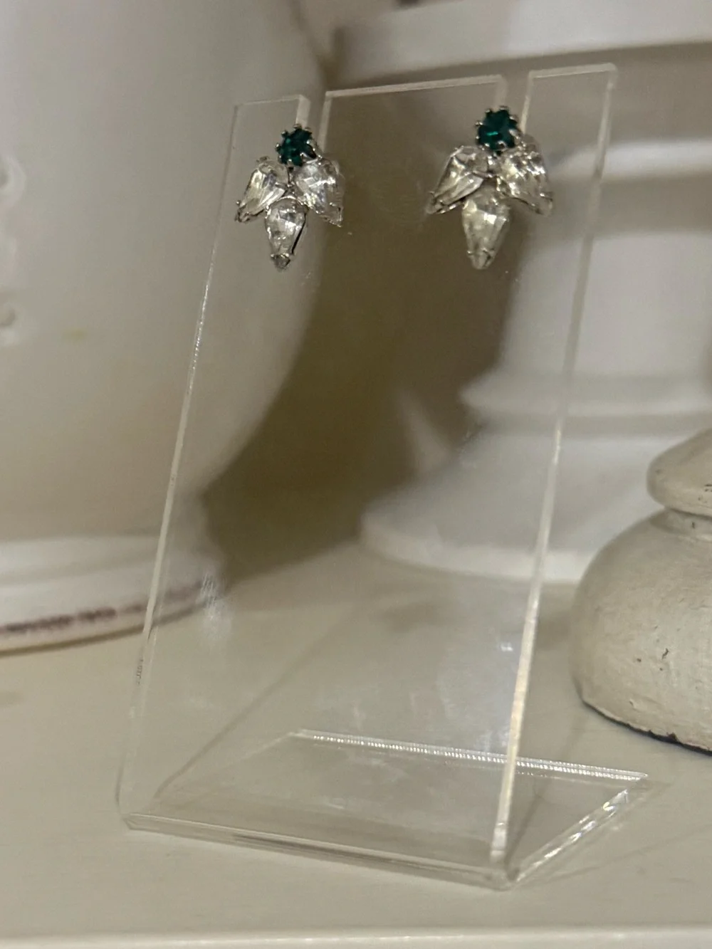 Silver Toned Pronged Studs With Emerald Accent